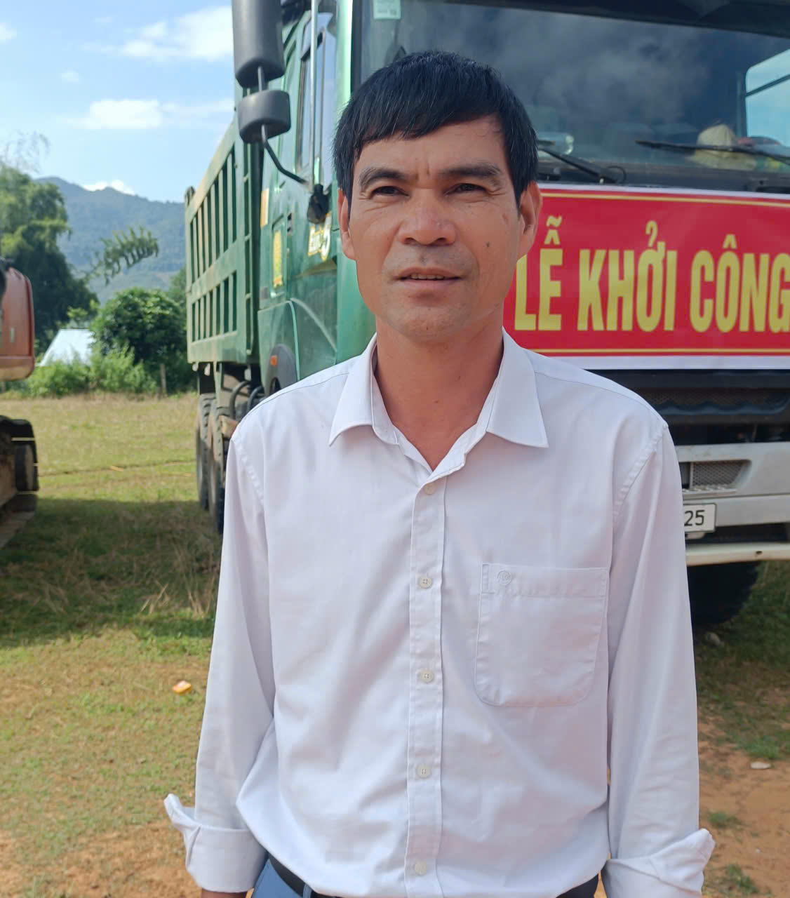 Thầy Lương Văn Thanh, Quyền hiệu Trường tiểu học Chiềng Khương bày tỏ niềm vui về việc khởi công xây dựng Trường Nội trú liên cấp Tiểu học – trung học cơ sở Chiềng Khương.