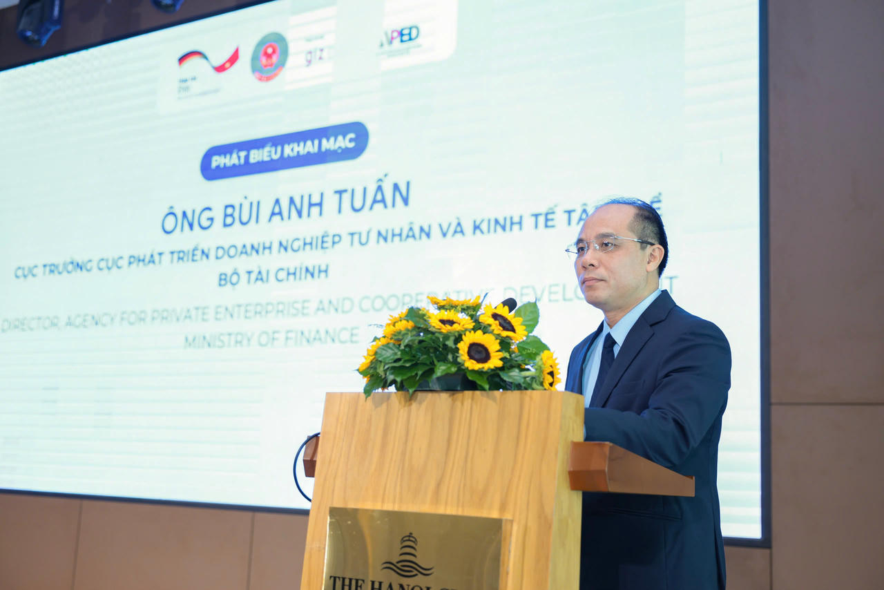 Ông Bùi Anh Tuấn - Cục trưởng Cục Phát triển Doanh nghiệp tư nhân và Kinh tế tập thể, Bộ Tài chính phát biểu tại Hội nghị.