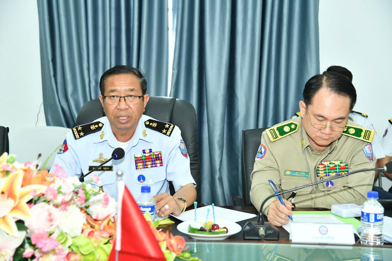 Phó Đô đốc Ly Hout - Chỉ huy trưởng Sở chỉ huy Chiến thuật tiền phương Campuchia phát biểu tại Hội nghị.