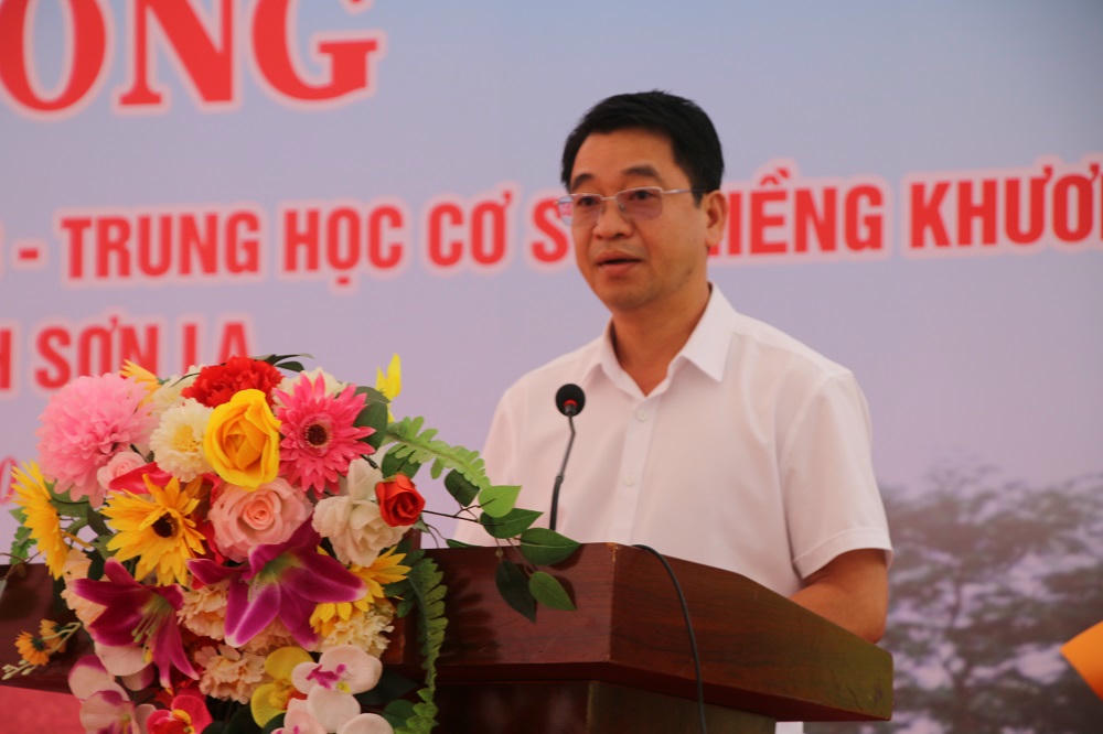 Ông Nguyễn Đức Thiện – Bí thư Đảng ủy xã Chiềng Khương phát biểu tại buổi lễ.