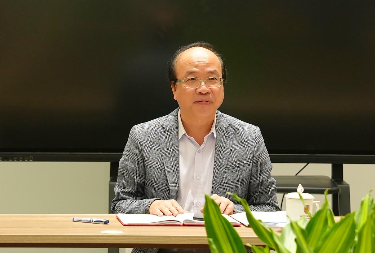 Thứ trưởng Bộ Tư pháp Phan Chí Hiếu kết luận buổi làm việc.