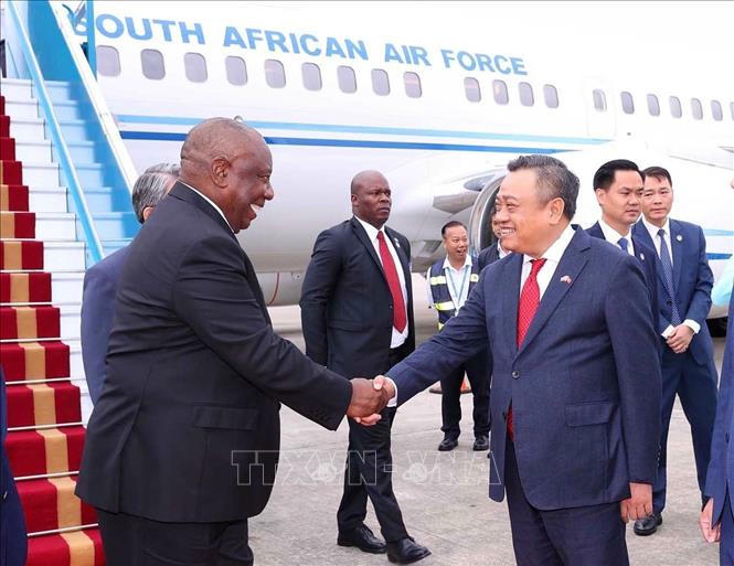 Tổng thống nước Cộng hòa Nam Phi Matamela Cyril Ramaphosa đến Hà Nội, bắt đầu thăm cấp Nhà nước đến Việt Nam. (Ảnh: Văn Điệp/TTXVN)