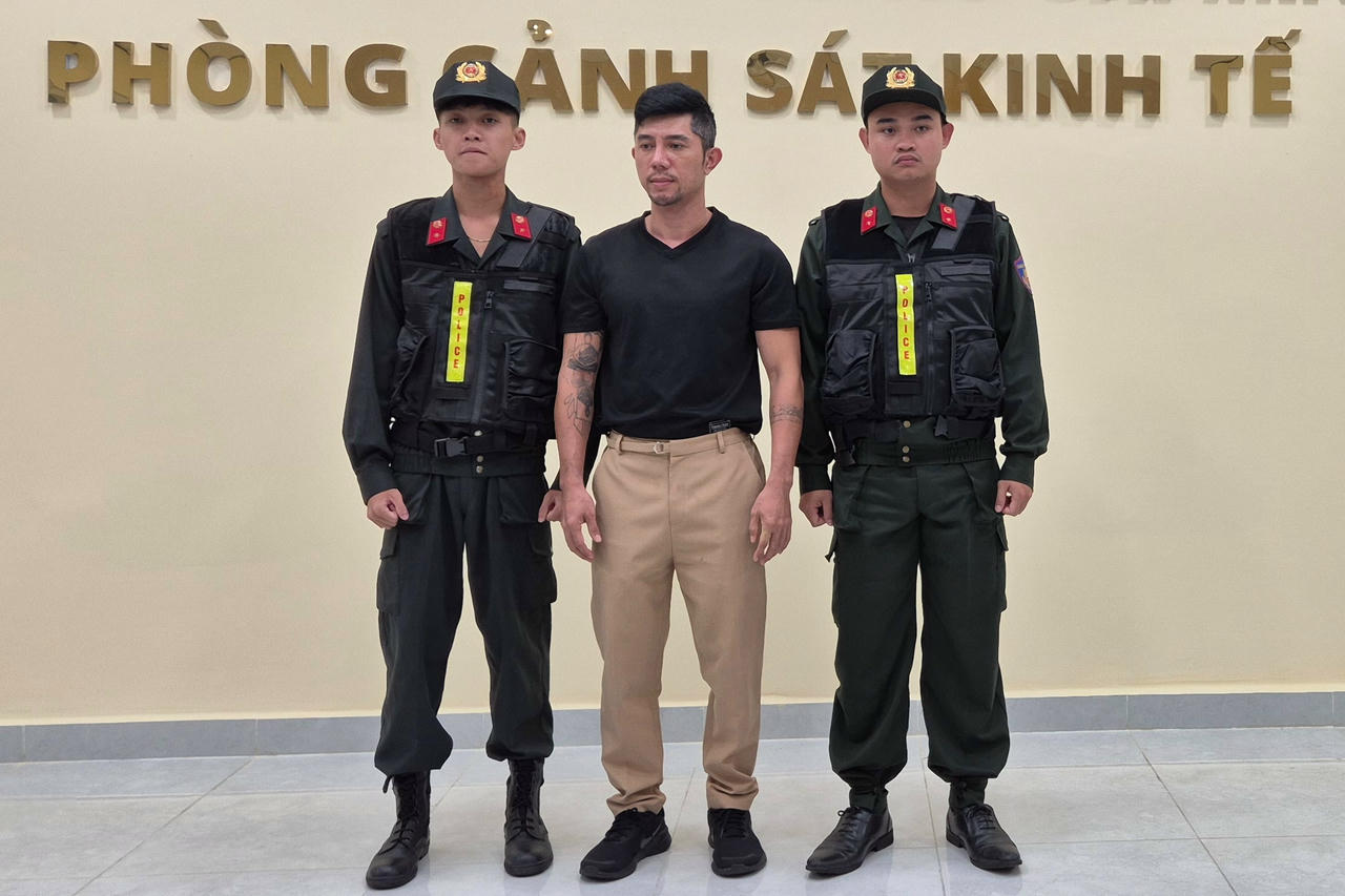 Bắt tạm giam ca sĩ Lương Bằng Quang để điều tra tội 'Đưa hối lộ'