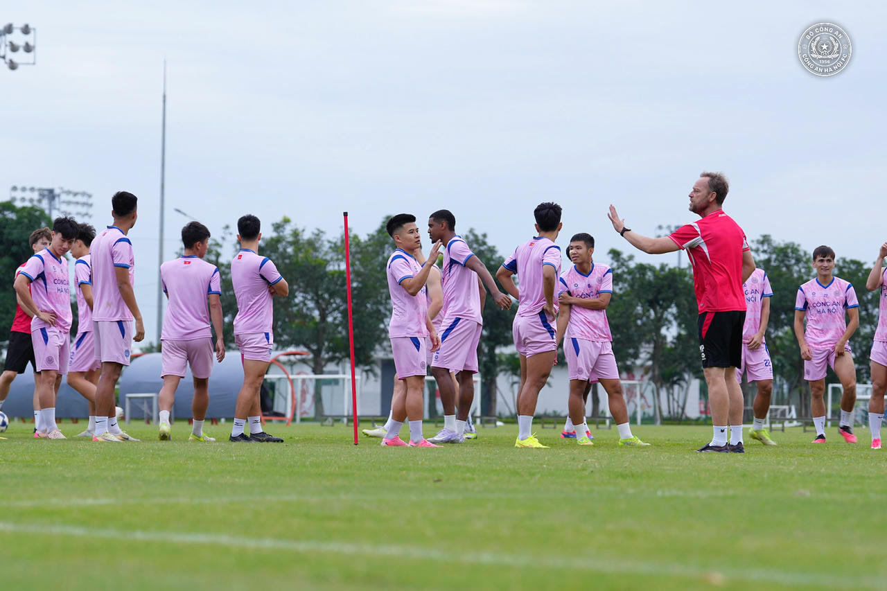 Ông Polking quyết đánh bại Macarthur FC
