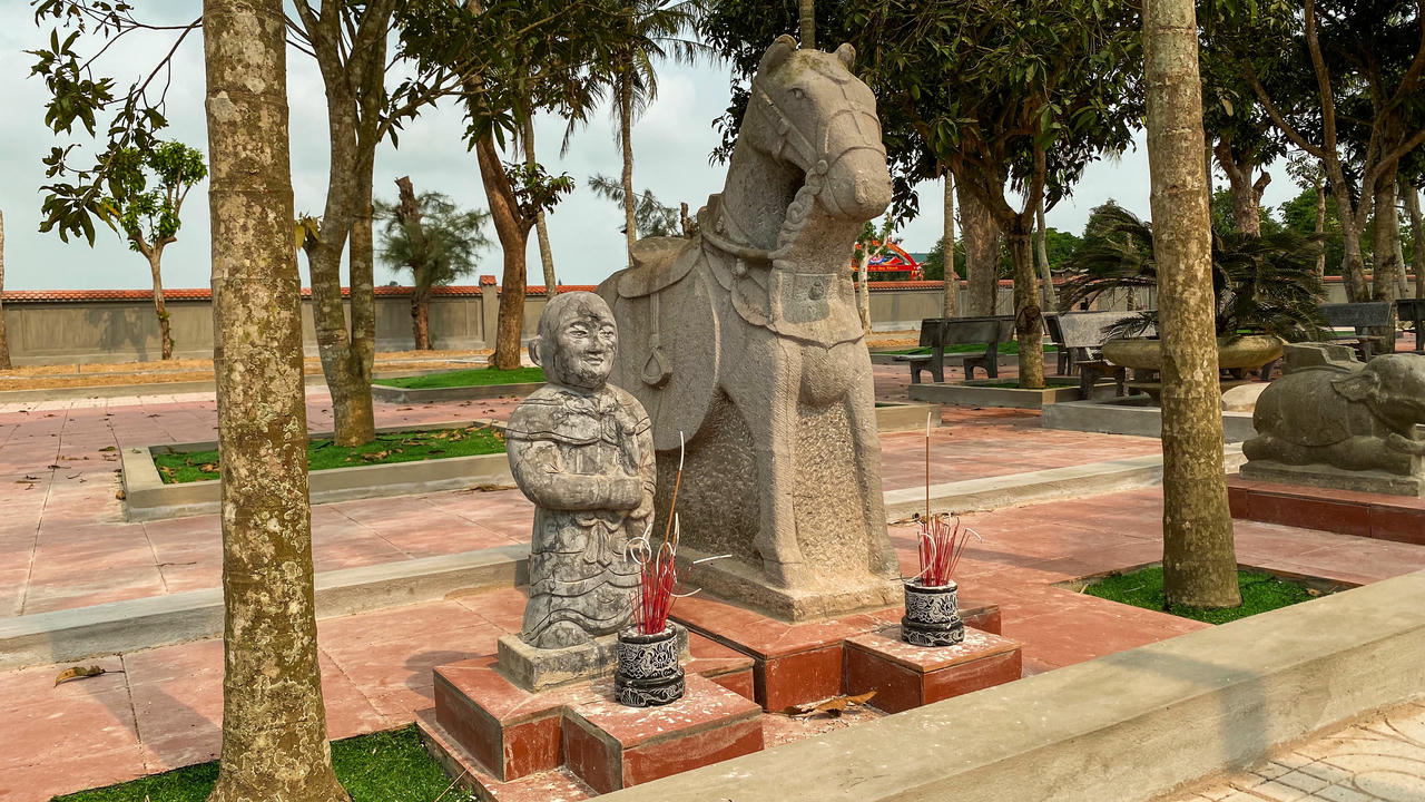 Ảnh chụp tượng quản mã tại đền Thần vào đầu năm 2024. Ảnh: Quốc Hưng