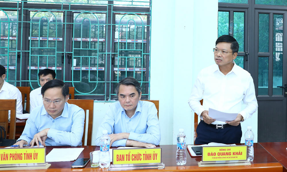 Phó Chủ tịch UBND tỉnh Bắc Ninh Đào Quang Khải phát biểu tại cuộc họp.