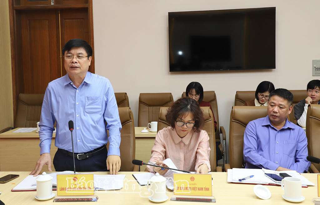 Phó Chủ tịch UBND tỉnh Phạm Văn Nghiêm phát biểu tại hội nghị. (Ảnh: Báo Hưng Yên)