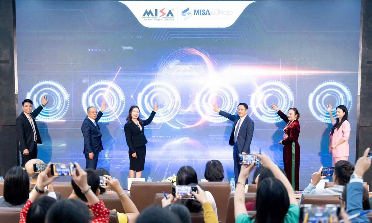 Bấm nút khởi động&nbsp;chương trình “Tặng miễn phí phần mềm cho 2 triệu hộ kinh doanh thực hiện xóa bỏ thuế khoán theo Nghị quyết 68-NQ/TW”