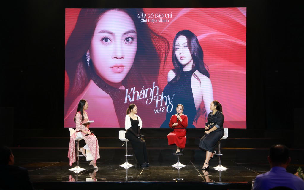 NSND Hà Thủy nhận xét Khánh Thy có giọng hát sâu sắc và chín chắn (ảnh BTC).