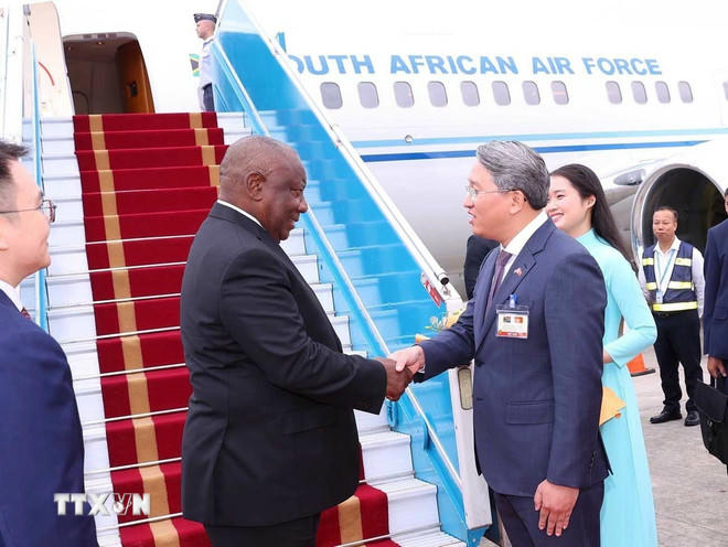 Tổng thống nước Cộng hòa Nam Phi Matamela Cyril Ramaphosa đến Hà Nội, bắt đầu thăm cấp Nhà nước đến Việt Nam. (Ảnh: Văn Điệp/TTXVN)