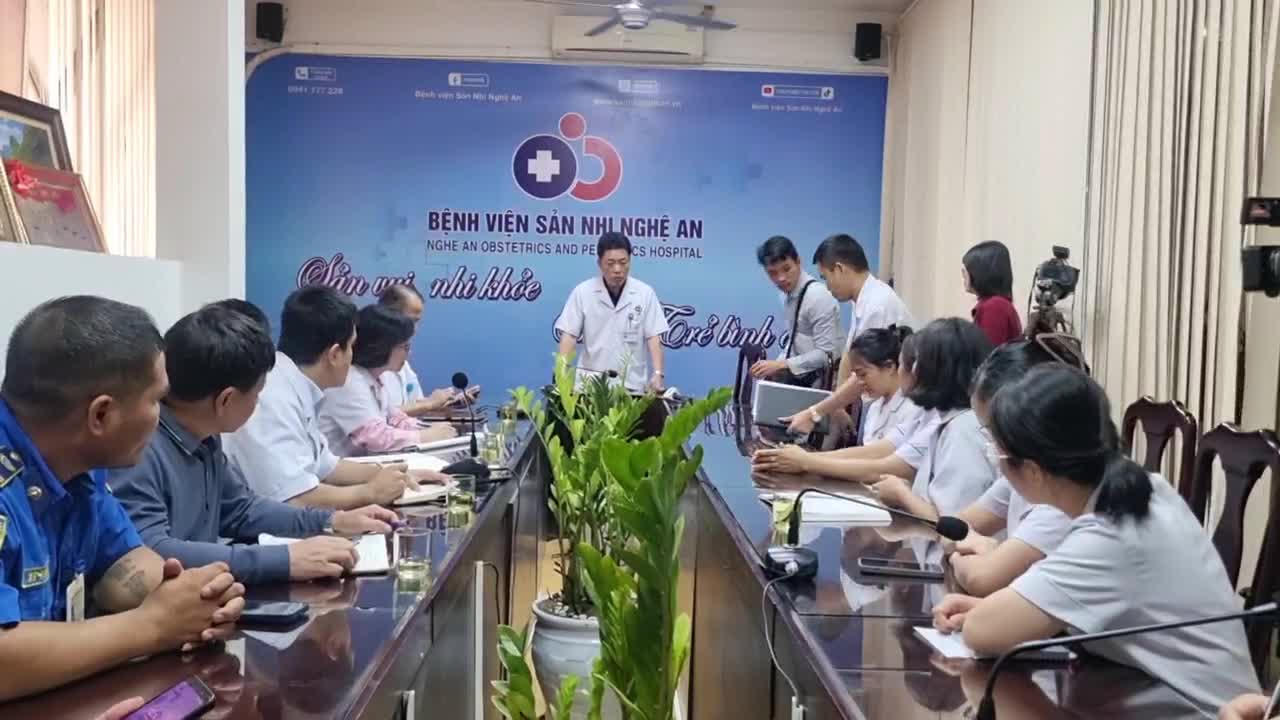 Điều tra vụ người đàn ông hành hung nhân viên y tế và nhiều người ở Nghệ An