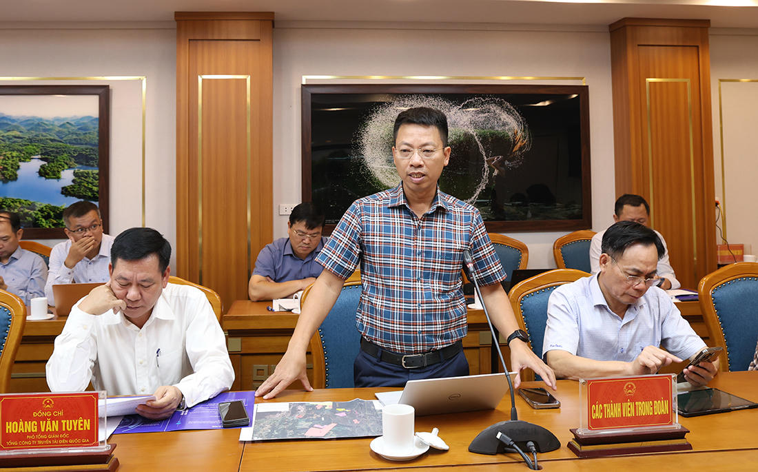 Giám đốc Ban QLDA các công trình điện miền Trung – Lê Xuân Hòa phát biểu tại buổi làm việc