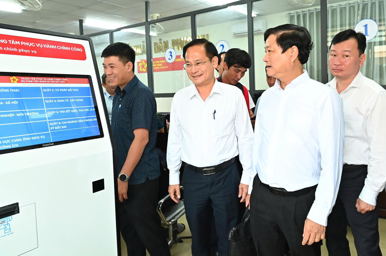 Chủ tịch HĐND TP Hồ Chí Minh Võ Văn Minh: Cán bộ tiếp dân phải có đạo đức công vụ, thái độ ứng xử chuẩn mực 