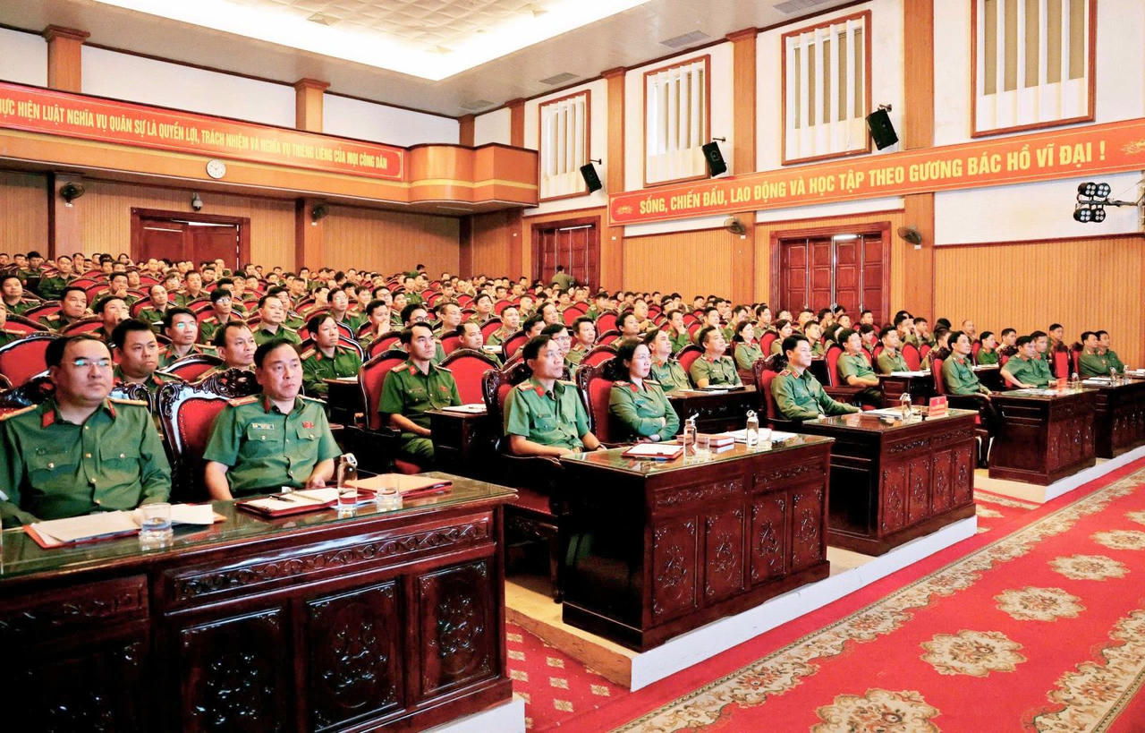 Các đại biểu tham dự hội nghị.