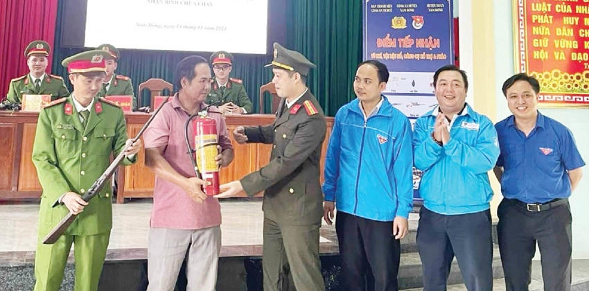 Mô hình “Đổi VK, VLN, CCHT và pháo – Nhận bình chữa cháy” đã mang lại hiệu quả trong từng người dân, hộ gia đình.