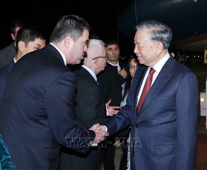 Lễ đón Tổng Bí thư Tô Lâm và Phu nhân tại sân bay quốc tế Sofia. Ảnh: Thống Nhất/TTXVN