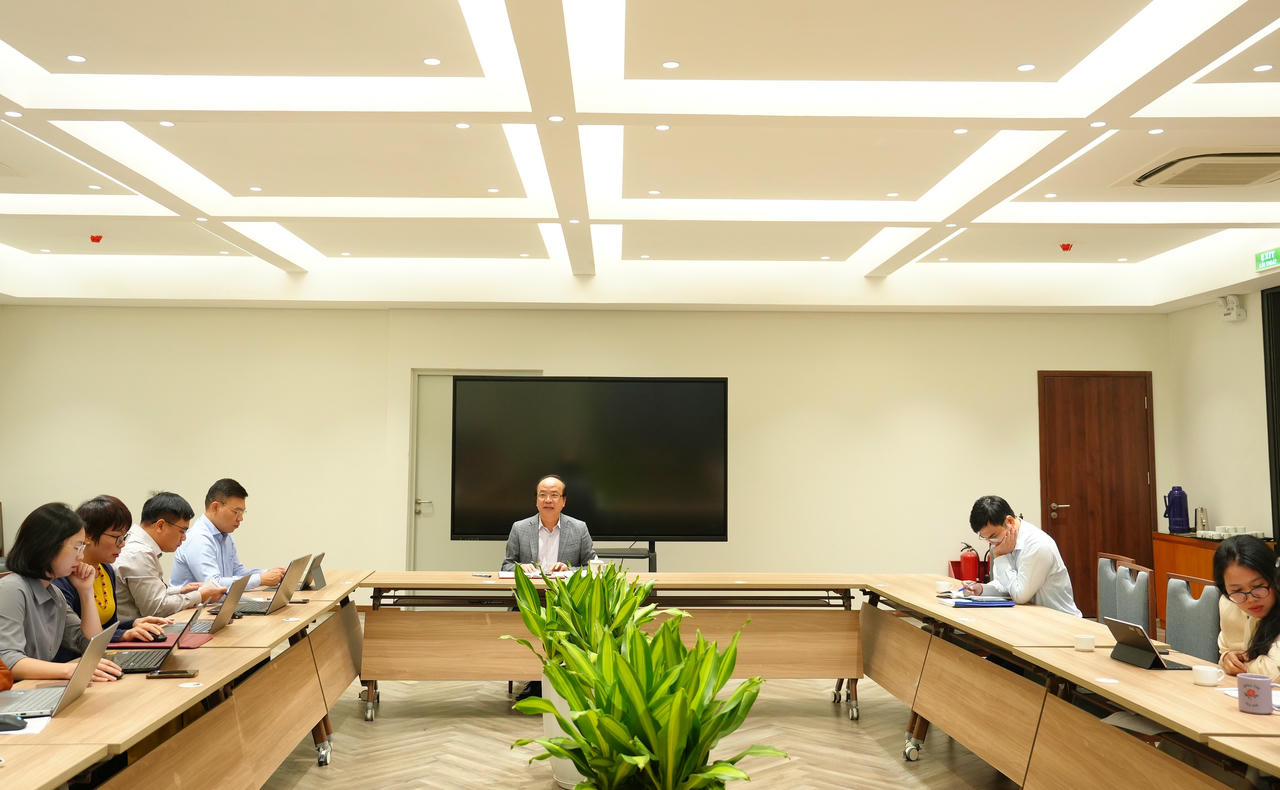 Thu hút, trưng dụng cán bộ làm công tác xây dựng pháp luật