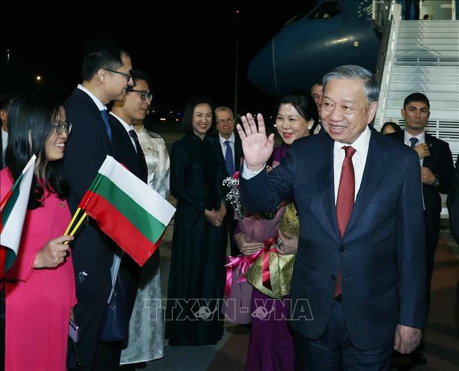 Lễ đón Tổng Bí thư Tô Lâm và Phu nhân tại sân bay quốc tế Sofia. Ảnh: Thống Nhất/TTXVN