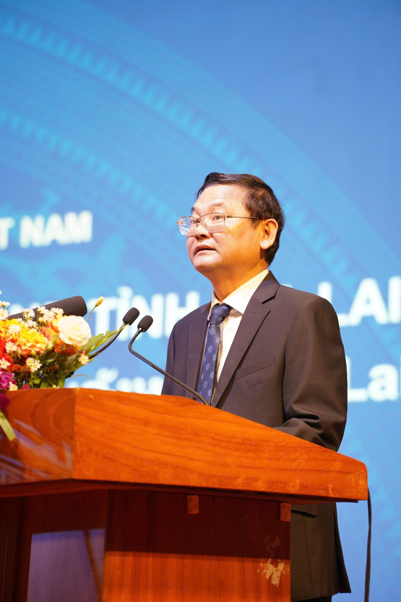 Ông Nguyễn Tự Công Hoàng - Ủy viên Ban Thường vụ Tỉnh uỷ, Phó Chủ tịch 
Ủy ban nhân dân tỉnh, Trưởng Ban quản lý Khu tinh tế tỉnh Gia Lai phát biểu tại Hội 
thảo.