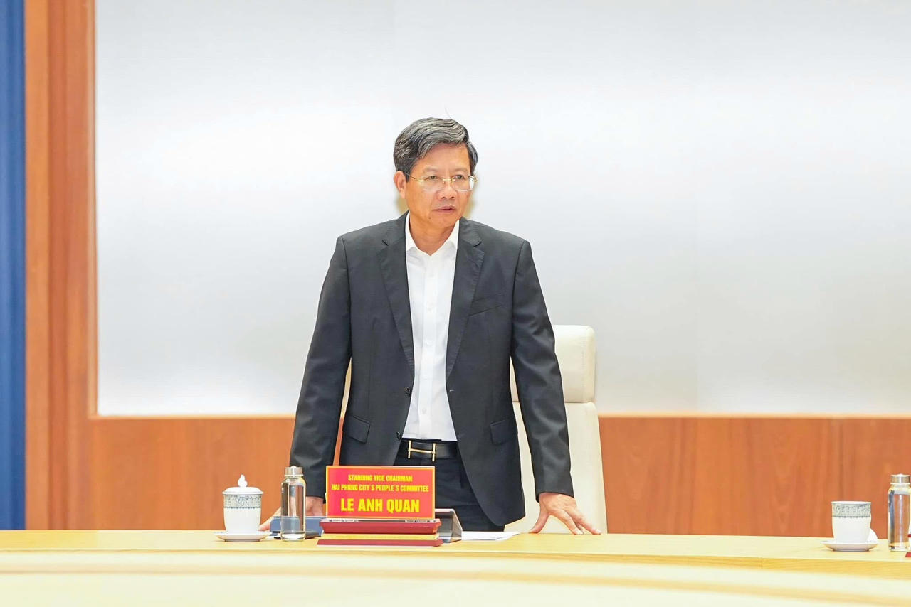 Phó Chủ tịch Thường trực UBND TP Lê Anh Quân phát biểu tại cuộc gặp.