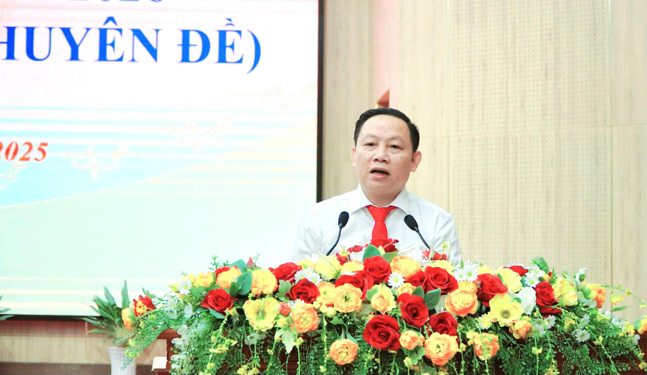 Ông Lê Hữu Toàn, Giám đốc Sở Nông nghiệp và Môi trường tỉnh An Giang phát biểu tại kỳ họp.