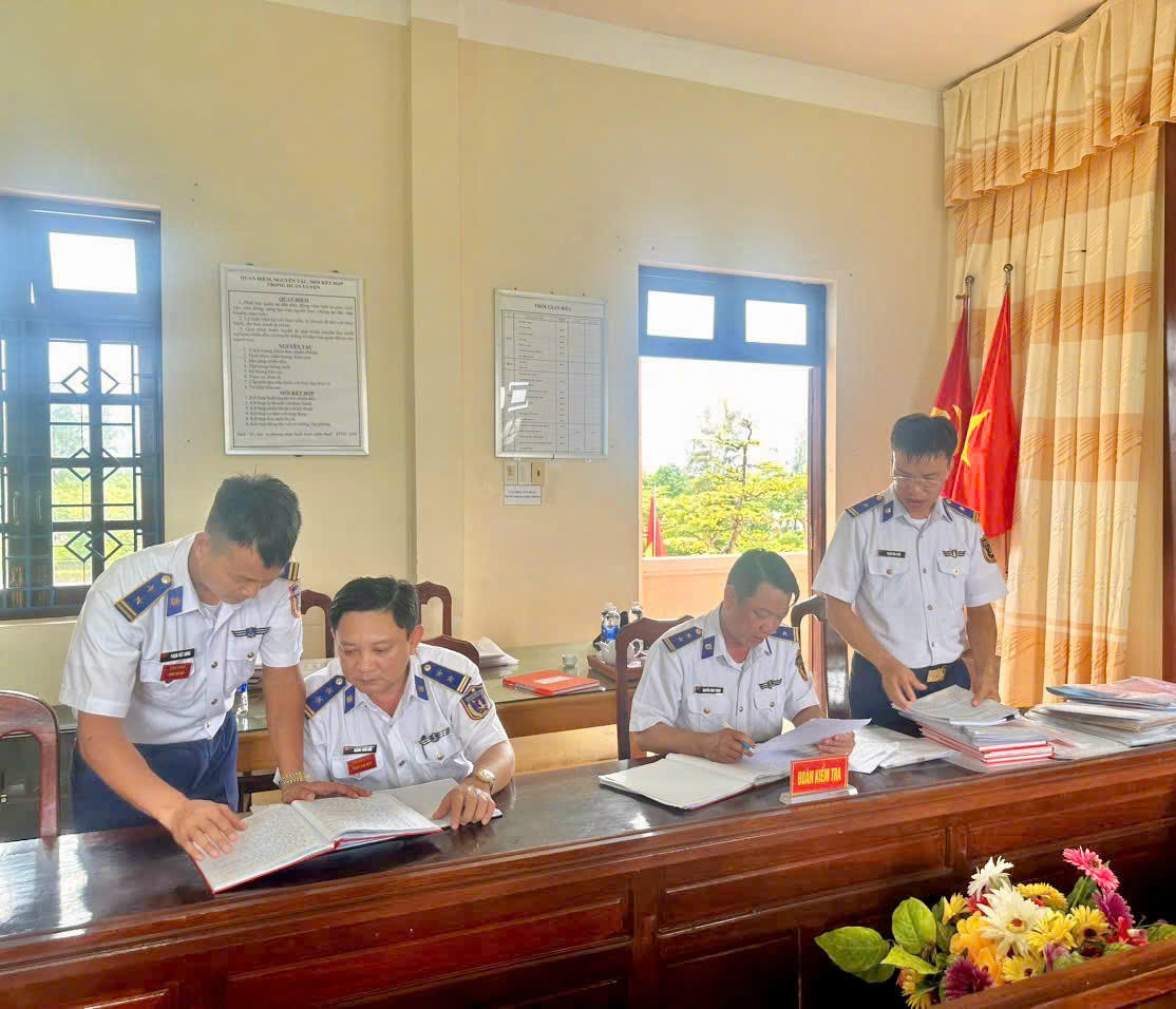 Kiểm tra đăng ký, ghi chép sổ sách Công tác Đảng, Công tác Chính trị