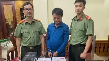 Bắt đối tượng liên quan vụ án ‘Vi phạm quy định về khai thác tài nguyên’