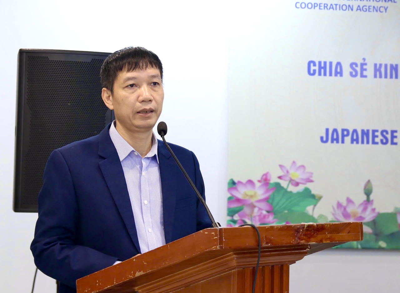 Phó Vụ trưởng Vụ Công tác xây dựng VBQPPL Trần Văn Lợi phát biểu khai mạc.