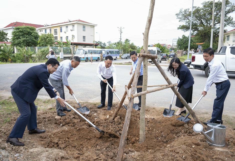 Chương trình được tổ chức tại phường Phúc Yên, tỉnh Phú Thọ - nơi đặt trụ sở chính của TMV.