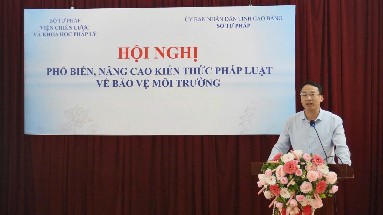 Ông Đoàn Trọng Hùng, Giám đốc Sở Tư pháp tỉnh Cao Bằng phát biểu tại Hội nghị (Ảnh: Lê Hanh)
