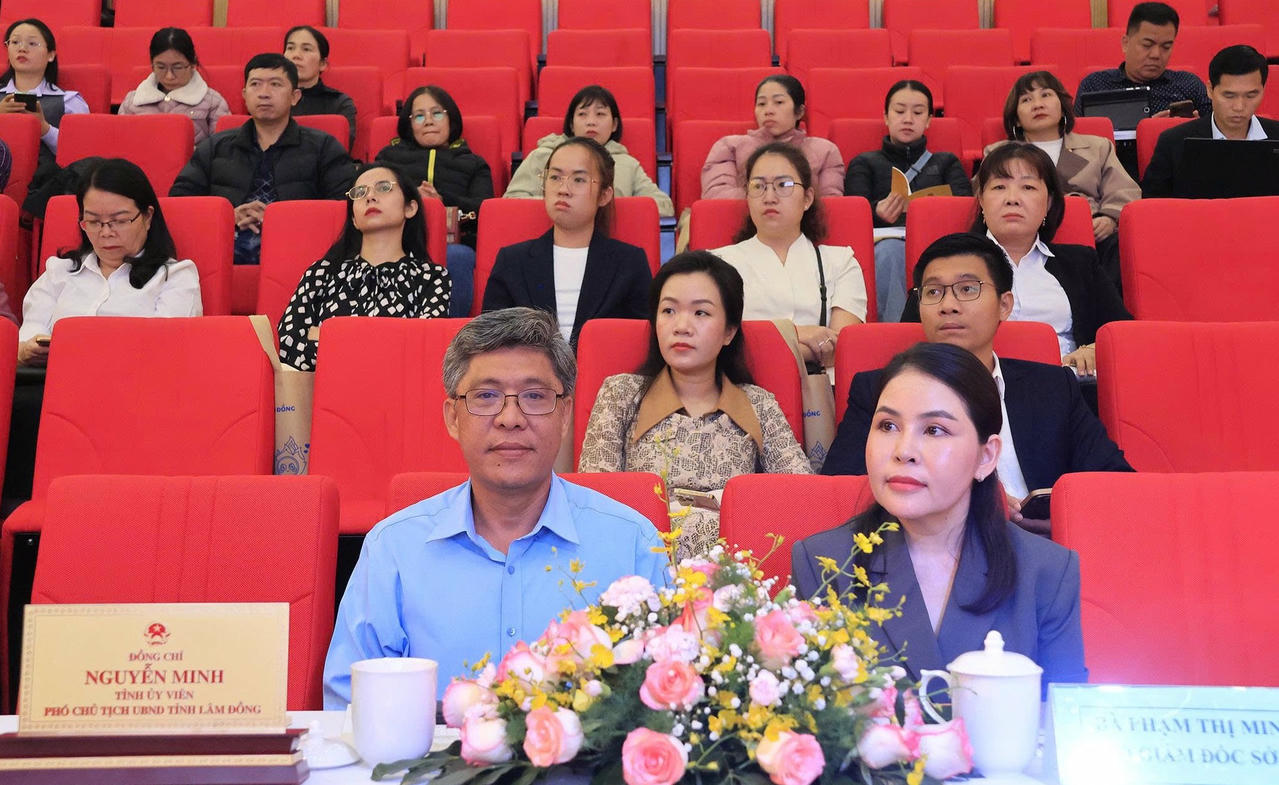 Phó Chủ tịch Lâm Đồng Nguyễn Minh và Phó Giám đốc Sở Tư pháp&nbsp;Phạm Thị Minh Hiếu chủ trì Hội nghị.