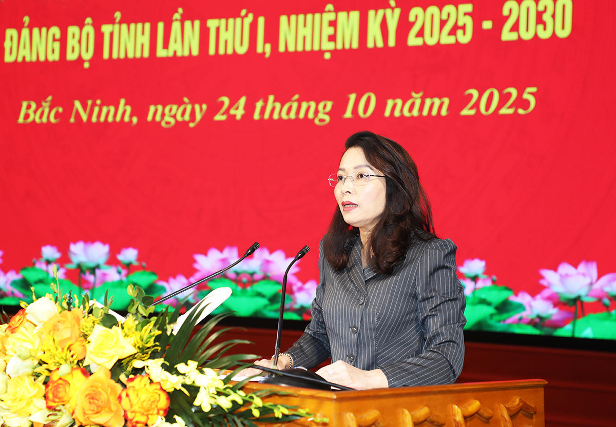 Phó Bí thư Thường trực Tỉnh ủy Nguyễn Thị Hương Phát biểu tại hội nghị.