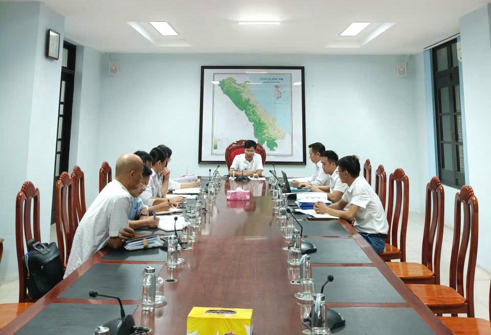 Sở NN&MT cùng các cơ quan liên quan làm việc với đại diện Công ty TNHH chăn nuôi Bình Chi Nam Hưng.