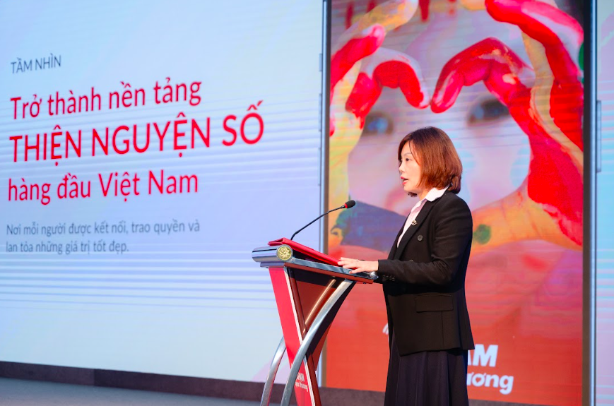 Bà Nguyễn Vân Linh - Phó Chủ tịch Ban sáng lập, Phó Chủ tịch Hội đồng Quản lý Quỹ Chạm Yêu Thương.