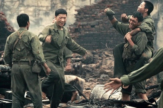 Chiếu miễn phí phim "Mưa đỏ" và "Tử chiến trên không" tại Hội chợ mùa Thu 2025