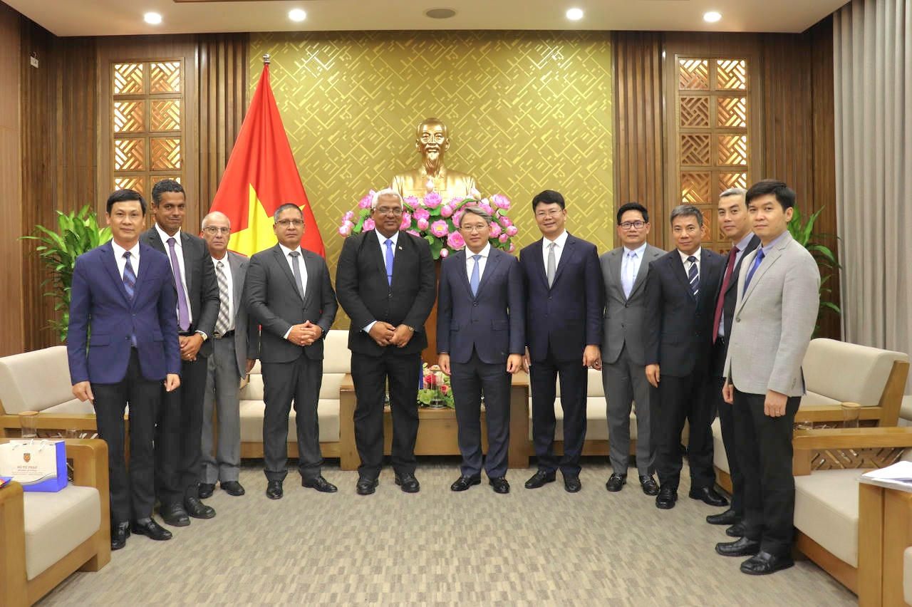 Thắt chặt hơn nữa tình đoàn kết hữu nghị đặc biệt giữa hai nước Việt Nam - Cuba anh em