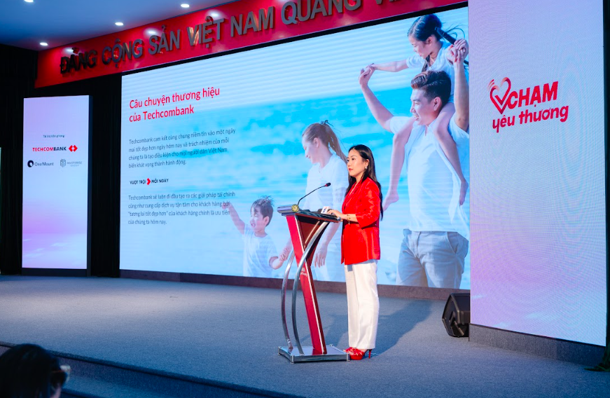 Bà Thái Minh Diễm Tú – Giám đốc Khối Tiếp thị Techcombank, đại diện Nhà tài trợ tiên phong.