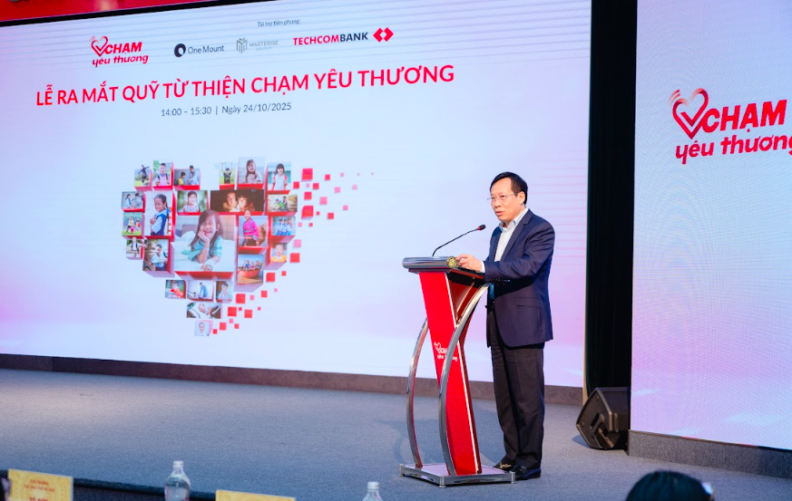 Thứ trưởng Bộ Y tế Lê Đức Luận phát biểu.