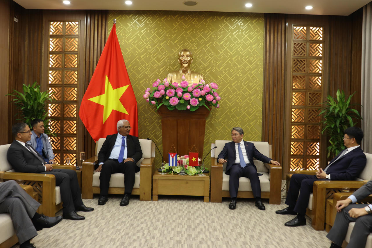 Buổi tiếp diễn ra trong không khí ấm áp của tình đoàn kết hữu nghị, thủy chung đặc biệt giữa hai nước Việt Nam - Cuba anh em. (Ảnh: H.Thư)