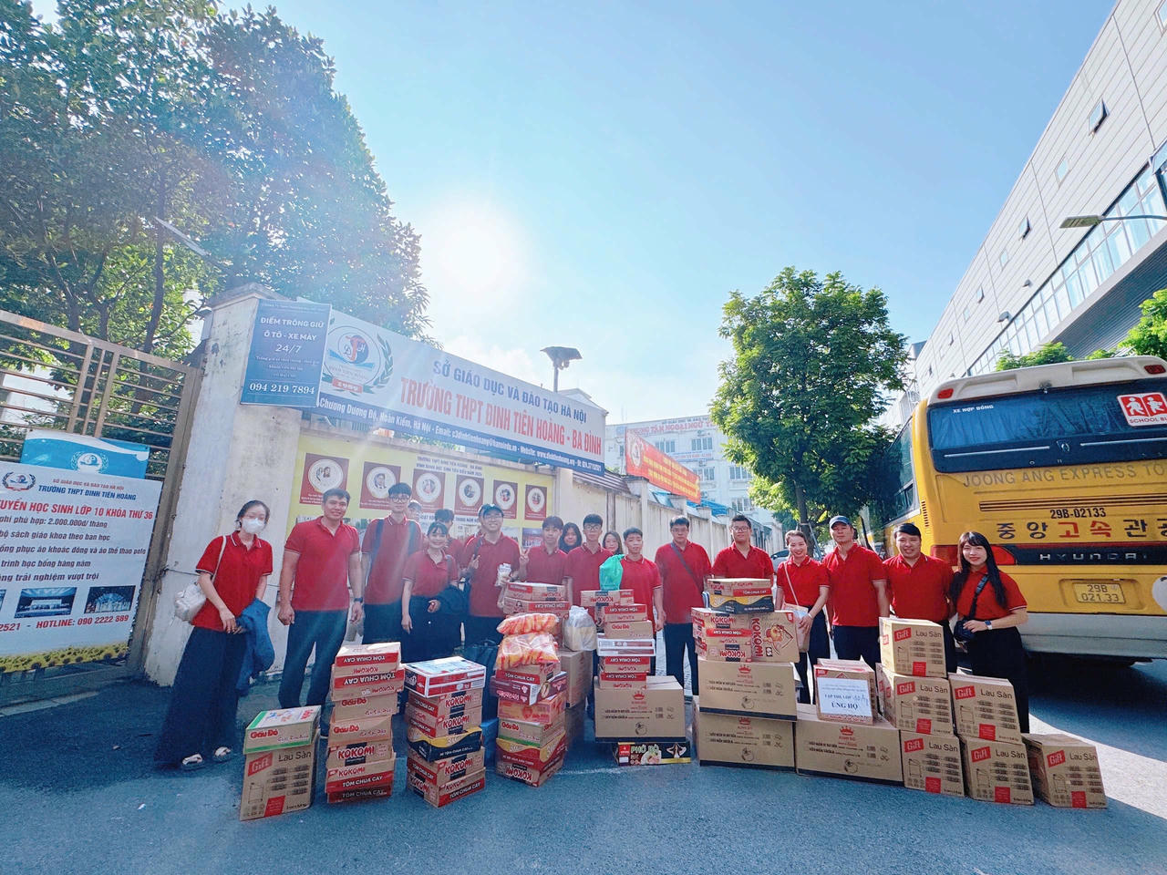 Trường THPT Đinh Tiên Hoàng trao gửi yêu thương đến bà con và các bạn học sinh Bắc Ninh - Thái Nguyên 