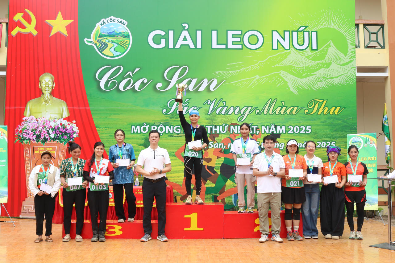 Hơn 500 vận động viên tham gia Giải leo núi “Cốc San – Sắc vàng mùa thu” năm 2025