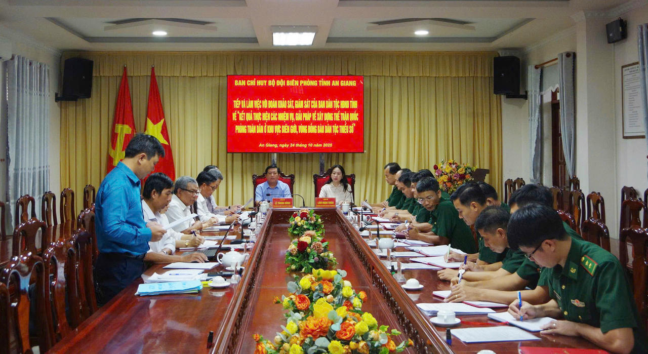 Quang cảnh làm việc tại Ban Chỉ huy BĐBP tỉnh An Giang.