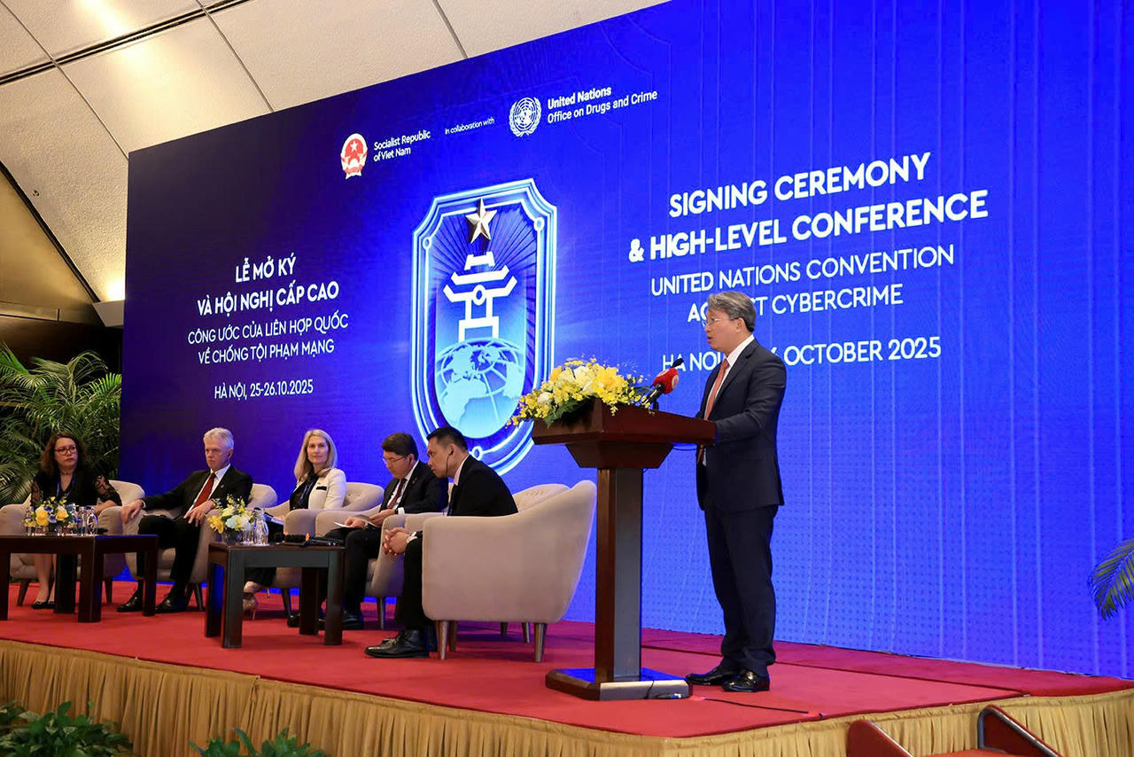 Bộ trưởng Nguyễn Hải Ninh nhận định, dữ liệu đã trở thành nguồn tài nguyên chiến lược, mang lại những giá trị kinh tế và xã hội to lớn, mở ra một kỷ nguyên phát triển mới, nơi mỗi cá nhân đều có thể kết nối, học hỏi và sáng tạo không biên giới. 