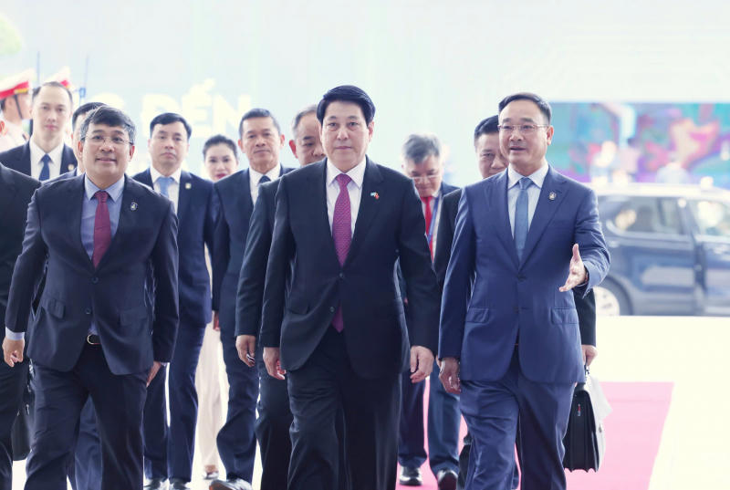 Chủ tịch nước Lương Cường chủ trì Lễ đón các Trưởng đoàn dự Lễ mở ký Công ước Hà Nội