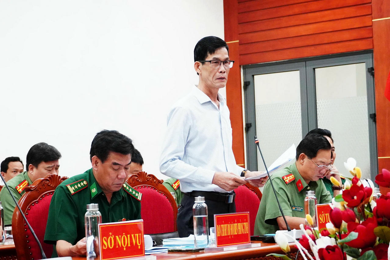 TS Phạm Quốc Sử - Phó Giám đốc Sở Tư pháp tỉnh Cà Mau, phát biểu tại cuộc họp trực tiếp kết hợp trực tuyến, rà soát kết quả thực hiện nhiệm vụ chống khai thác thủy sản bất hợp pháp, không báo cáo và không theo quy định (IUU).