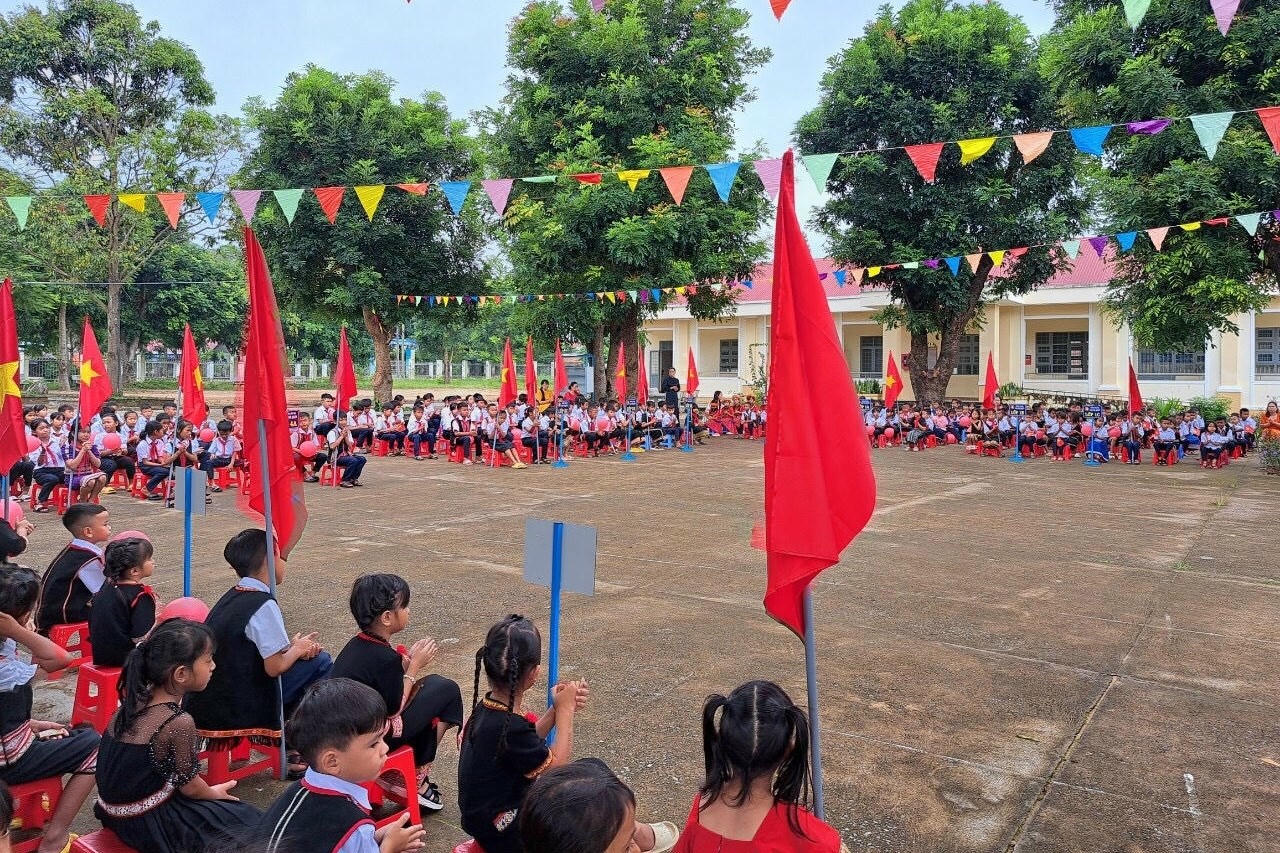 Trường nội trú vùng biên - công trình của ý Đảng, lòng dân. Ảnh minh họa.