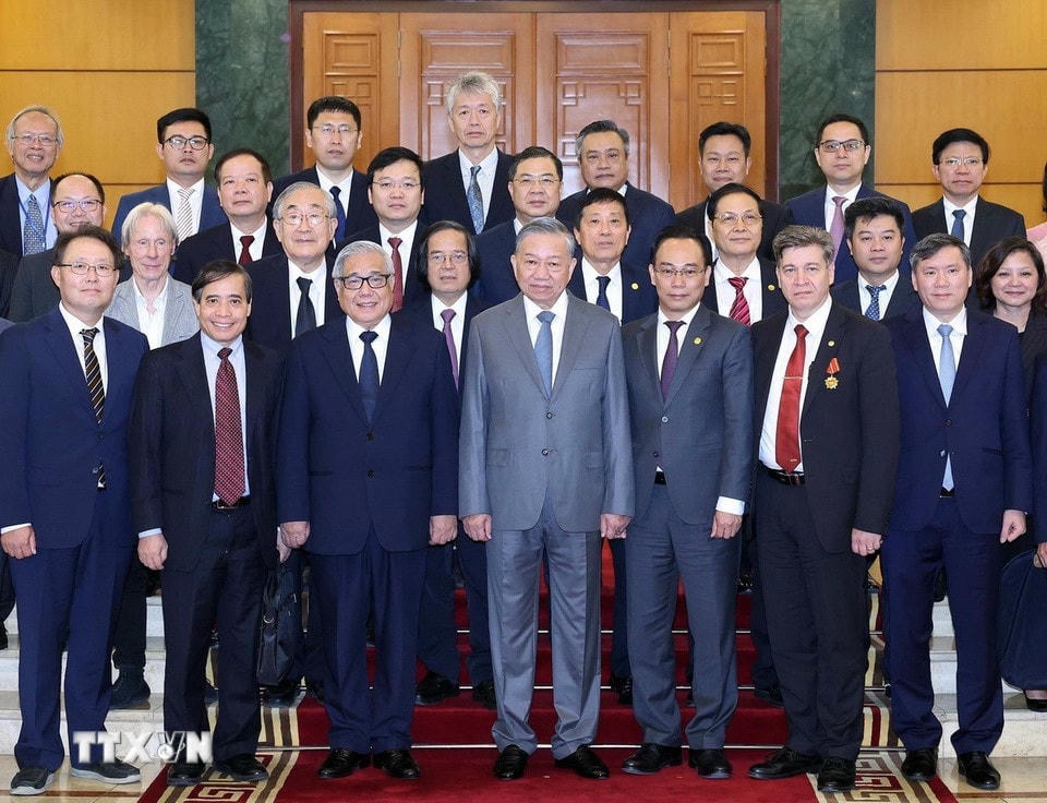 Tổng Bí thư Tô Lâm và các đại biểu ttham dự cuộc tiếp chụp ảnh lưu niệm. Ảnh: Thống Nhất/TTXVN