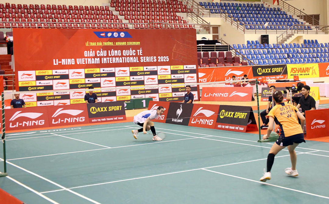 Trận chung kết giữa Vũ Thị Trang và tay vợt Malaysia diễn ra gay cấn và hấp dẫn, Vũ Thị Trang xuất sắc giành chiến thắng 2-1