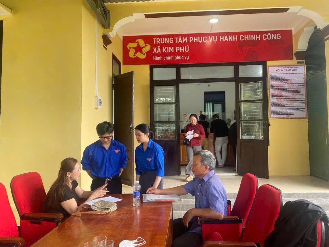 Tuổi trẻ địa Quảng Trị phát huy vai trò xung kích, hỗ trợ người dân tiếp cận công nghệ số, sử dụng tiện ích của chính quyền điện tử.