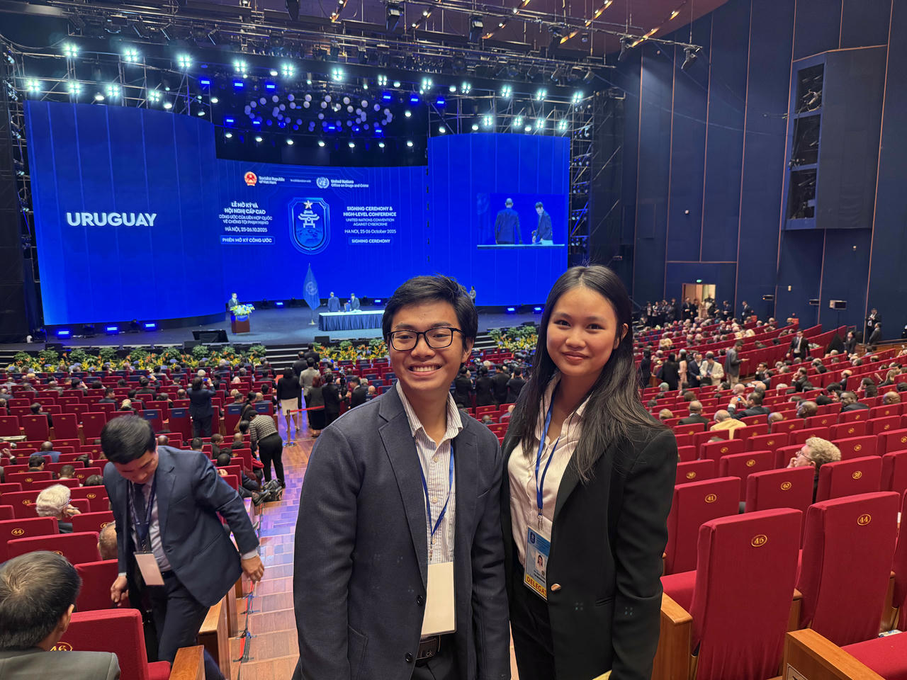 Trần Hà Anh và Phan An Khang vinh dự được tham gia Lễ mở ký Công ước Hà Nội với vai trò quan sát viên. 